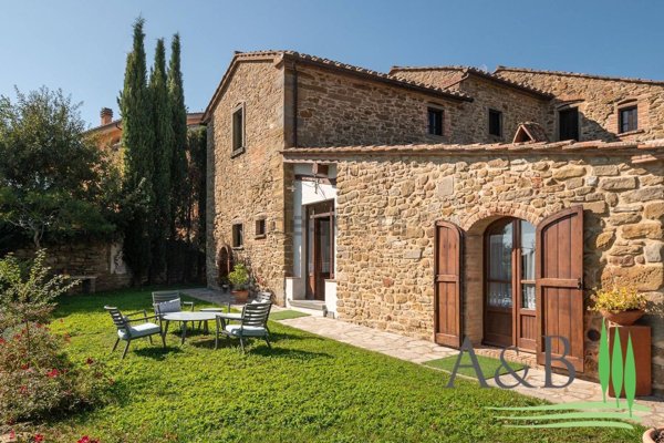casa indipendente in vendita a Cortona in zona Casale