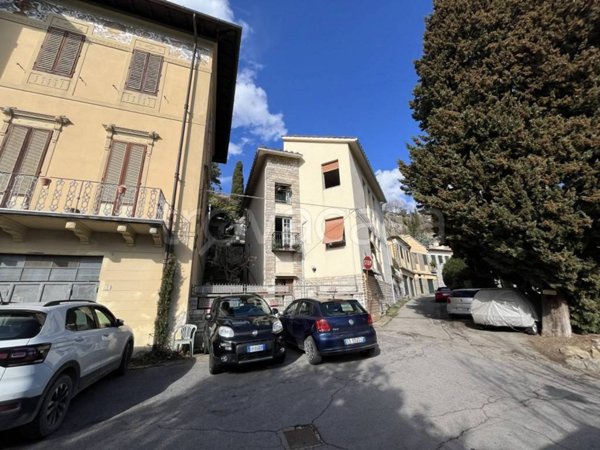 casa indipendente in vendita a Cortona