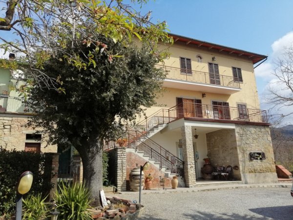 casa indipendente in vendita a Cortona in zona Terontola