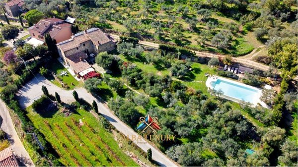 casa indipendente in vendita a Cortona in zona Casale
