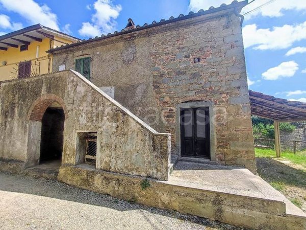 casa indipendente in vendita a Cortona in zona Camucia