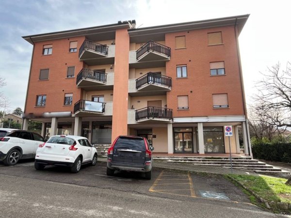 negozio in vendita a Cortona in zona Camucia