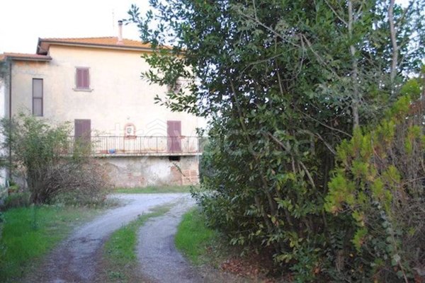 casa indipendente in vendita a Cortona