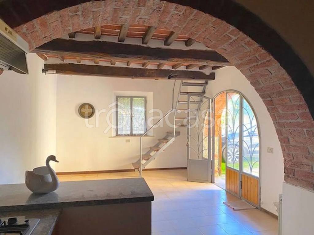 casa indipendente in vendita a Cortona
