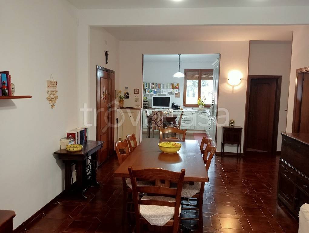 appartamento in vendita a Cortona in zona Camucia