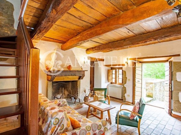casa indipendente in vendita a Cortona in zona Casale