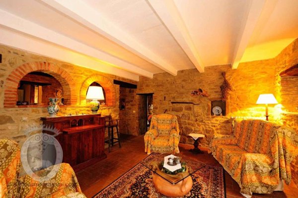 casa indipendente in vendita a Cortona in zona Camucia