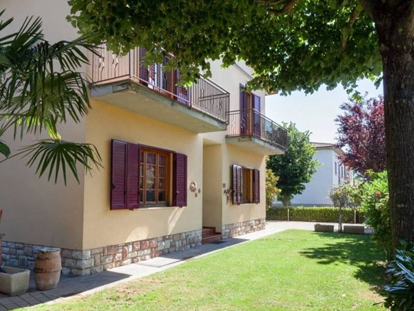 casa indipendente in vendita a Cortona in zona Camucia