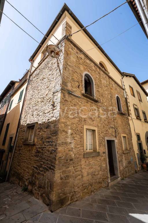 casa indipendente in vendita a Cortona