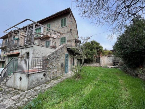 casa indipendente in vendita a Cortona