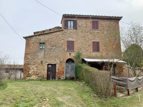 pentavano in vendita a Cortona in zona Pietraia