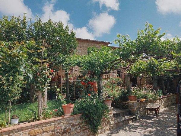 casa indipendente in vendita a Cortona