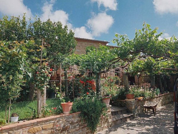 casa indipendente in vendita a Cortona