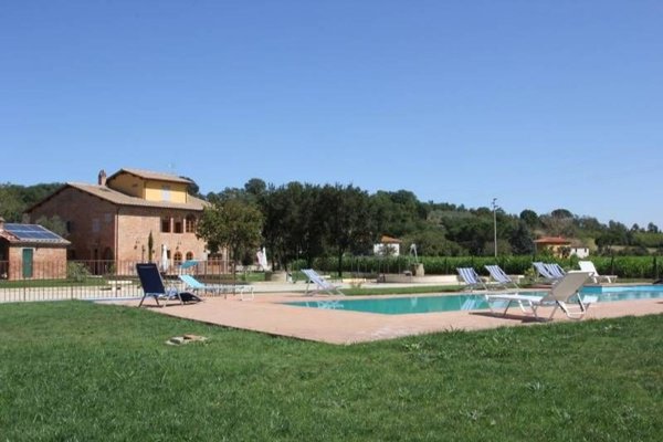casa indipendente in vendita a Cortona
