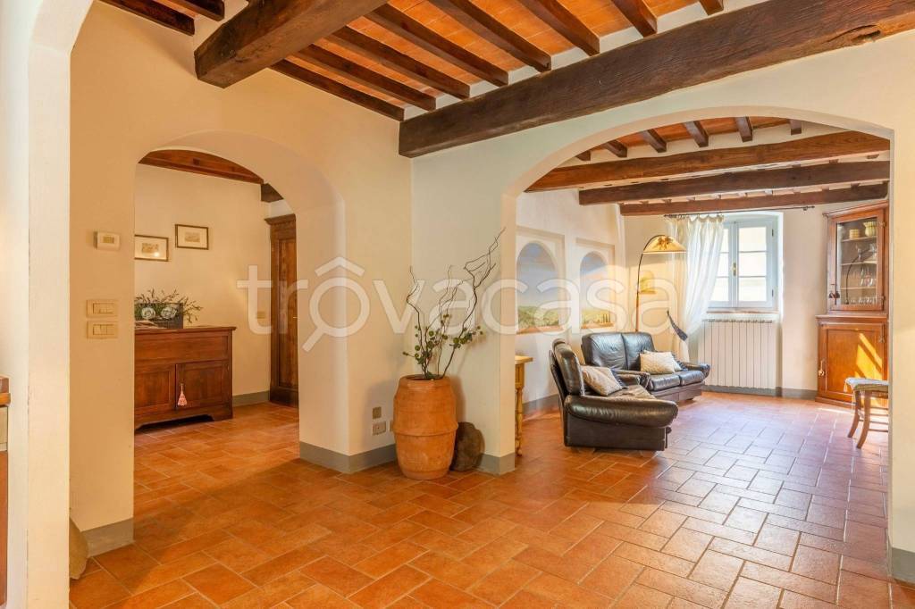 casa indipendente in vendita a Cortona