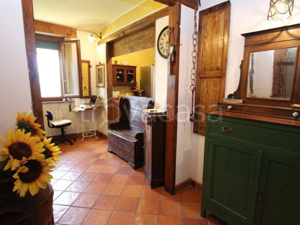 casa indipendente in vendita a Cortona
