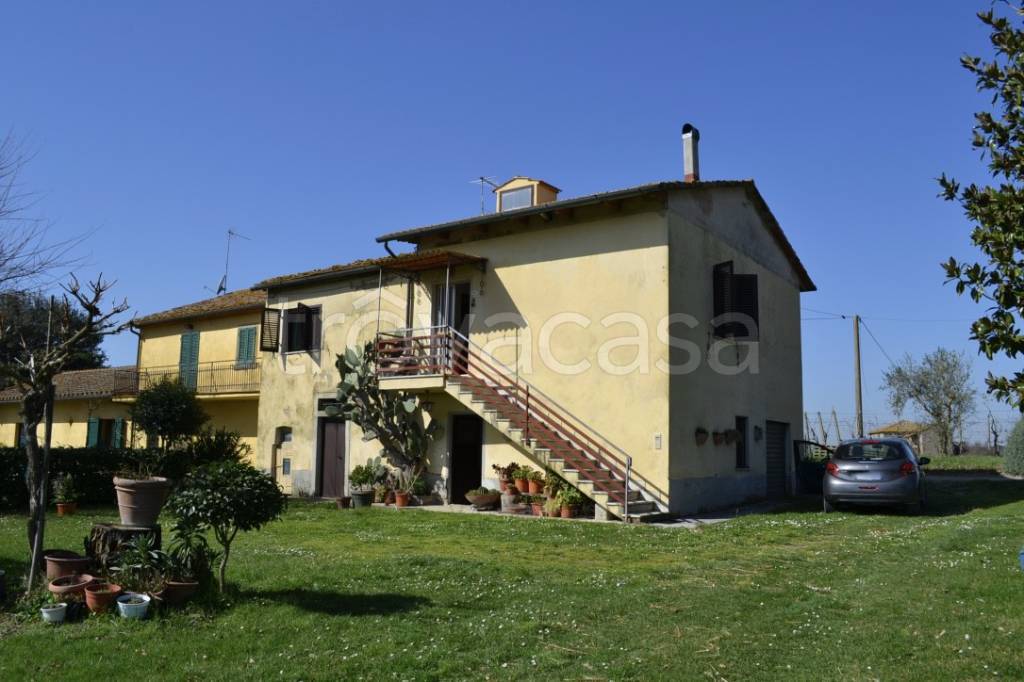 casa indipendente in vendita a Cortona in zona Camucia