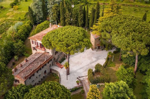 casa indipendente in vendita a Cortona