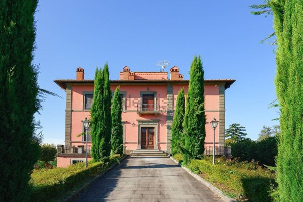 casa indipendente in vendita a Cortona