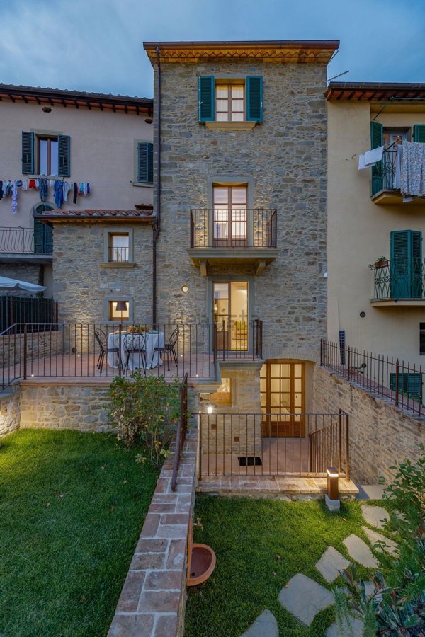 casa indipendente in vendita a Cortona