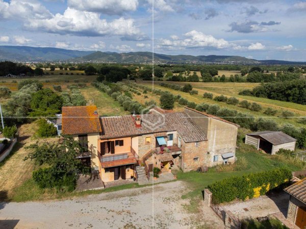 intera palazzina in vendita a Cortona