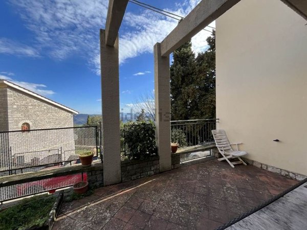 casa indipendente in vendita a Cortona