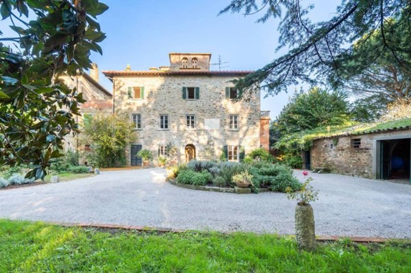 casa indipendente in vendita a Cortona