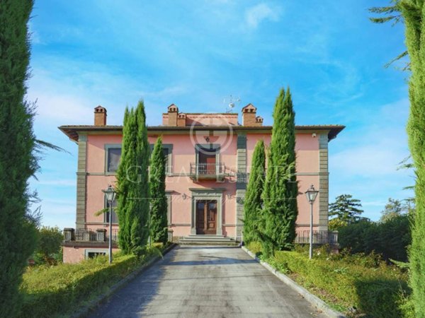 casa indipendente in vendita a Cortona