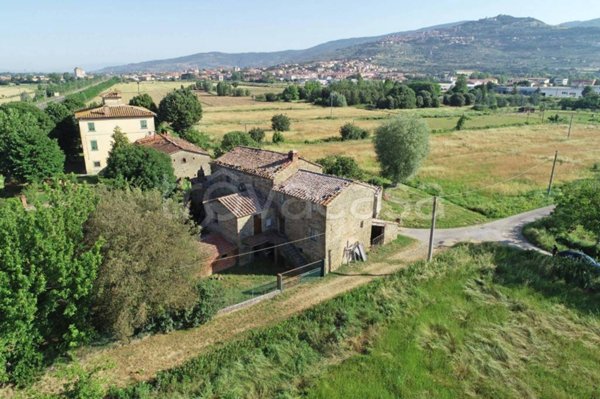 locale di sgombero in vendita a Cortona in zona Casale