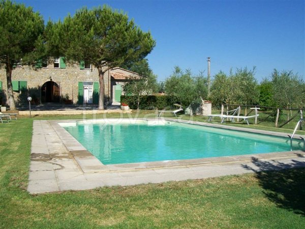 casa indipendente in vendita a Cortona