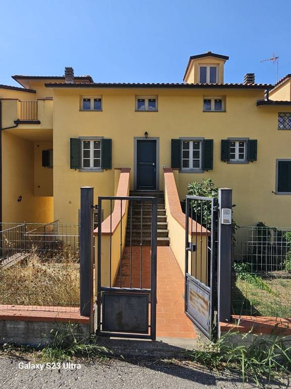 casa indipendente in vendita a Cortona