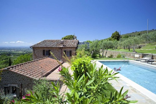 casa indipendente in vendita a Cortona