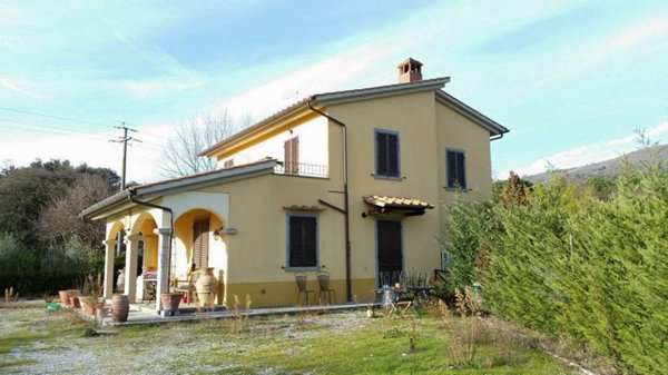 casa indipendente in vendita a Cortona