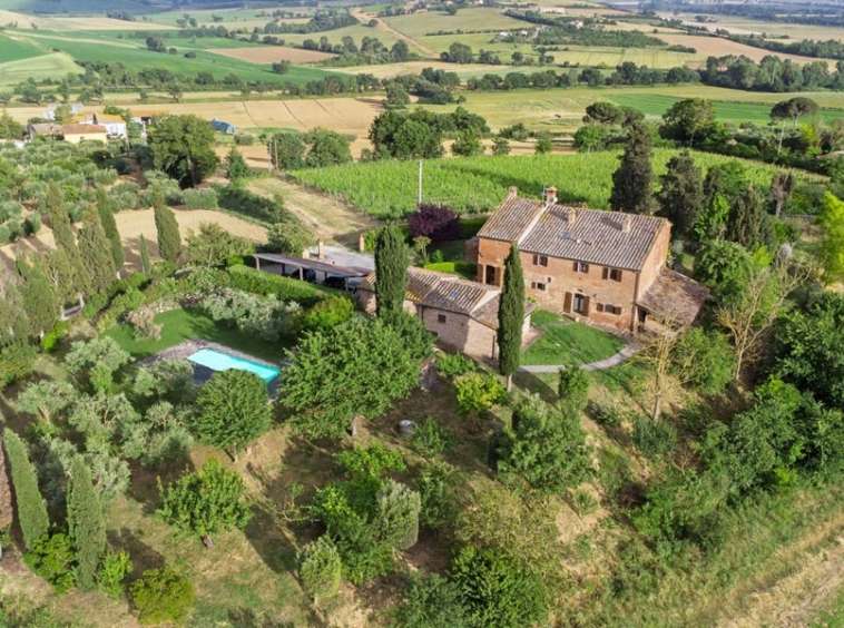 casa indipendente in vendita a Cortona