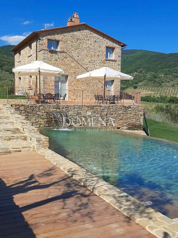 casa indipendente in vendita a Cortona