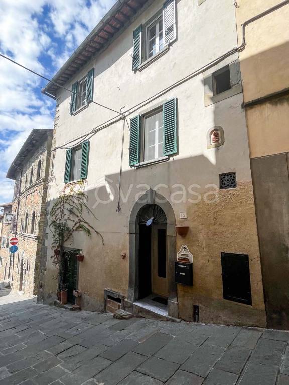 casa indipendente in vendita a Cortona