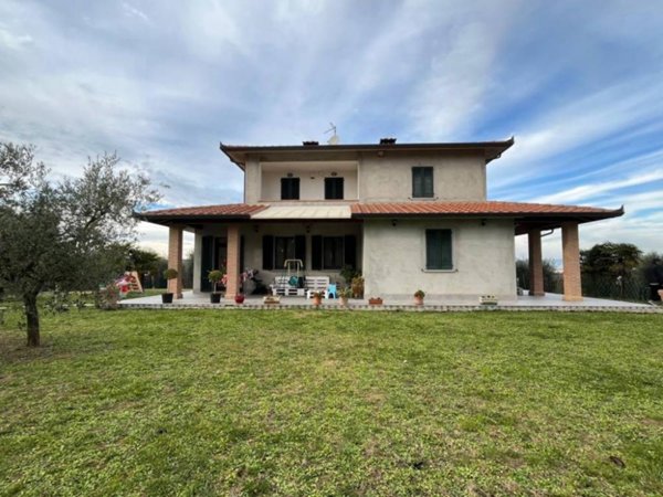 casa indipendente in vendita a Cortona