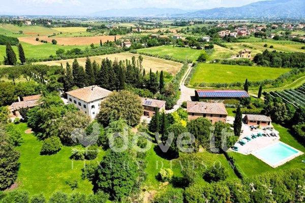 negozio in vendita a Cortona in zona Casale