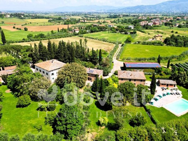 casa indipendente in vendita a Cortona in zona Montecchio
