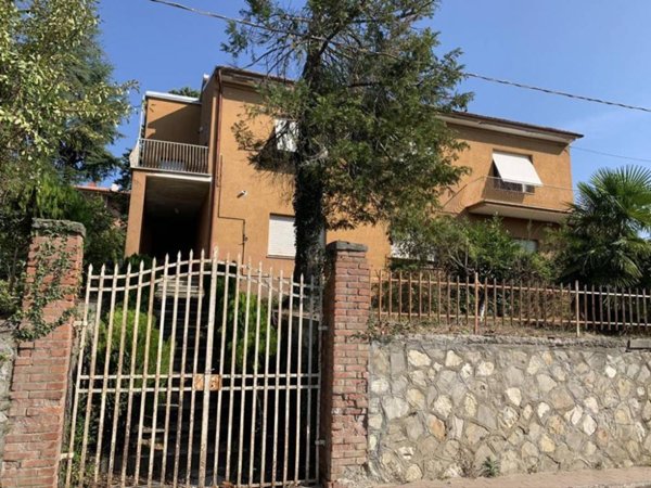 casa indipendente in vendita a Cortona in zona Mercatale
