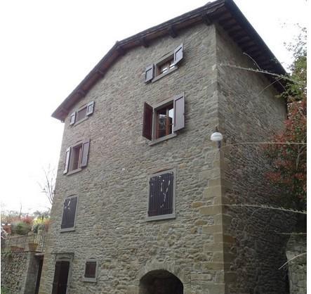 casa indipendente in vendita a Cortona