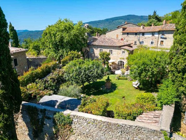 casa indipendente in vendita a Cortona