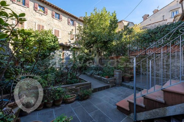 casa indipendente in vendita a Cortona
