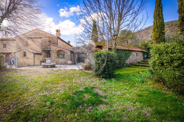 casa indipendente in vendita a Cortona in zona Casale