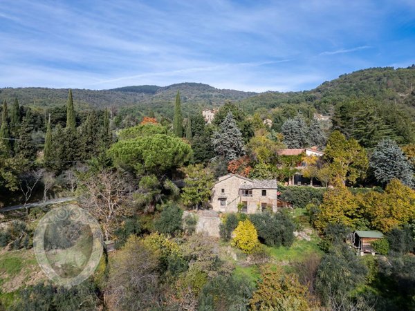 casa indipendente in vendita a Cortona