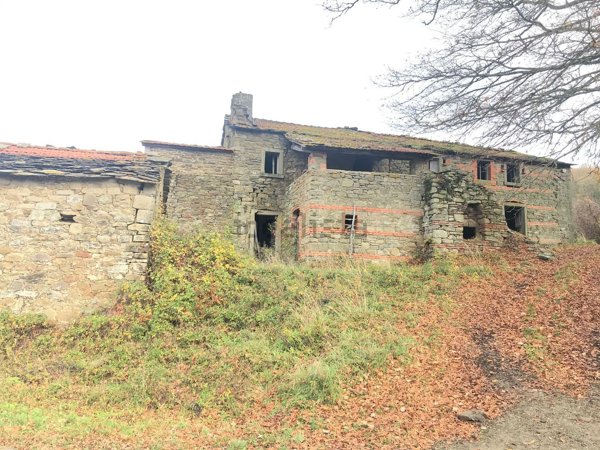casa indipendente in vendita a Cortona in zona Poggioni