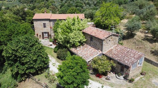 casa indipendente in vendita a Cortona in zona Casale