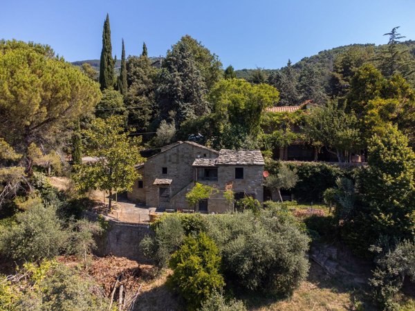 casa indipendente in vendita a Cortona