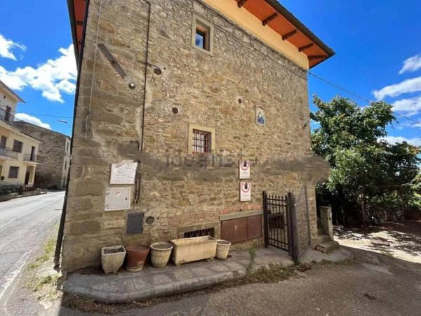 casa indipendente in vendita a Cortona in zona Ossaia