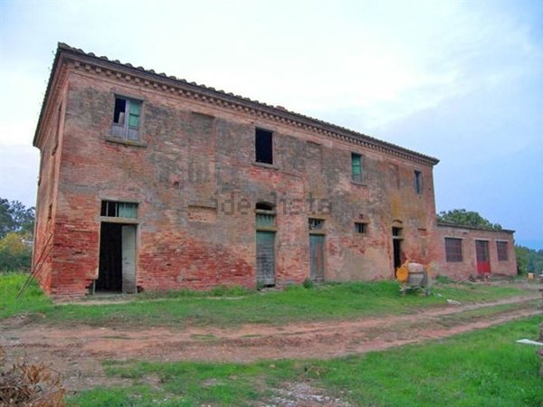 locale di sgombero in vendita a Cortona in zona Sodo